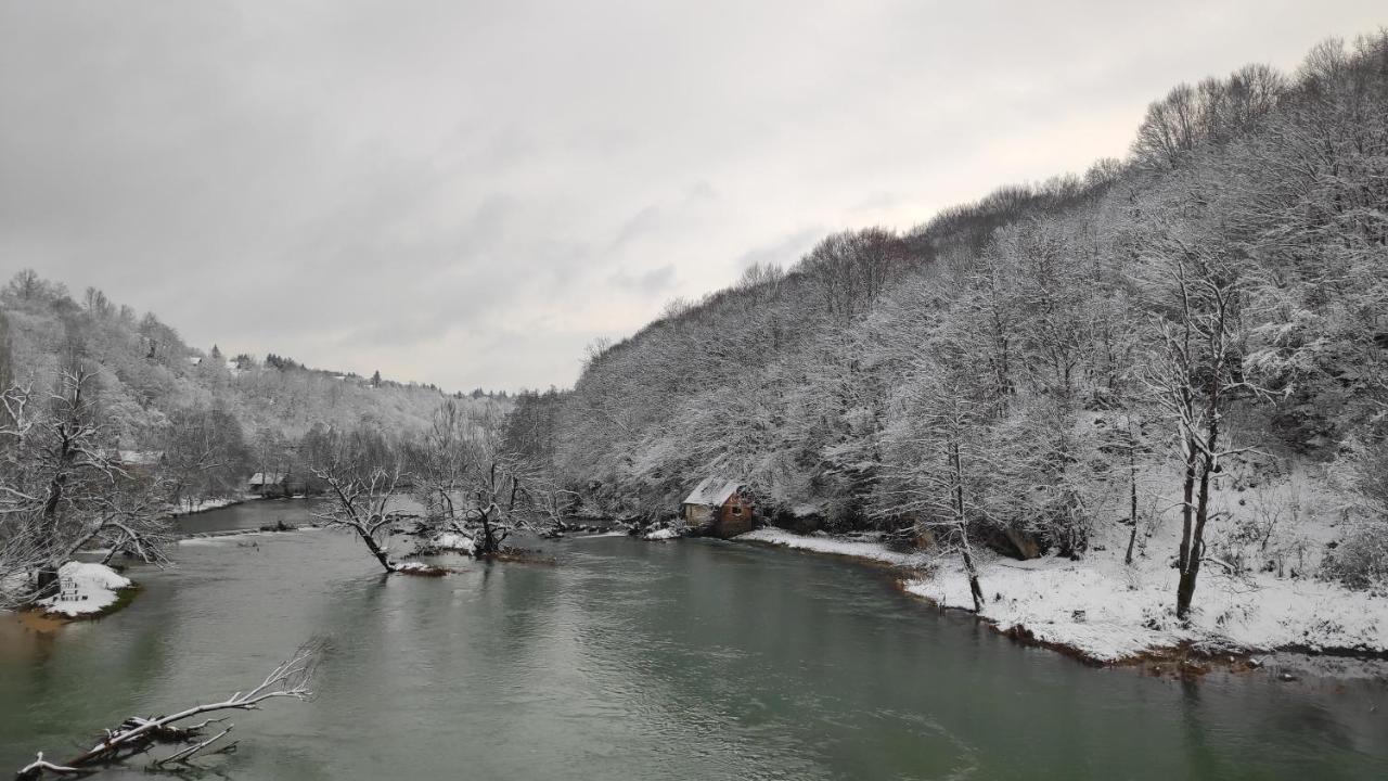 Smaragd River Near Rastoke & Plitvice Lakes Слуни Екстериор снимка