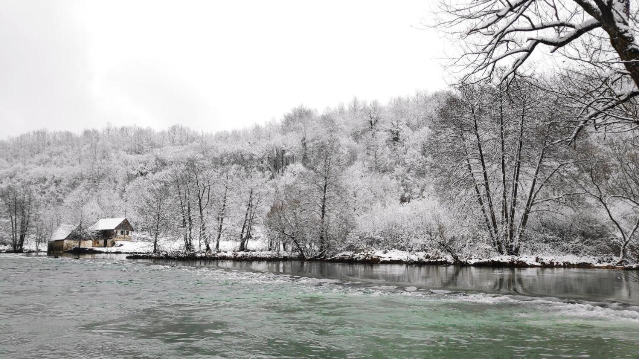 Smaragd River Near Rastoke & Plitvice Lakes Слуни Екстериор снимка