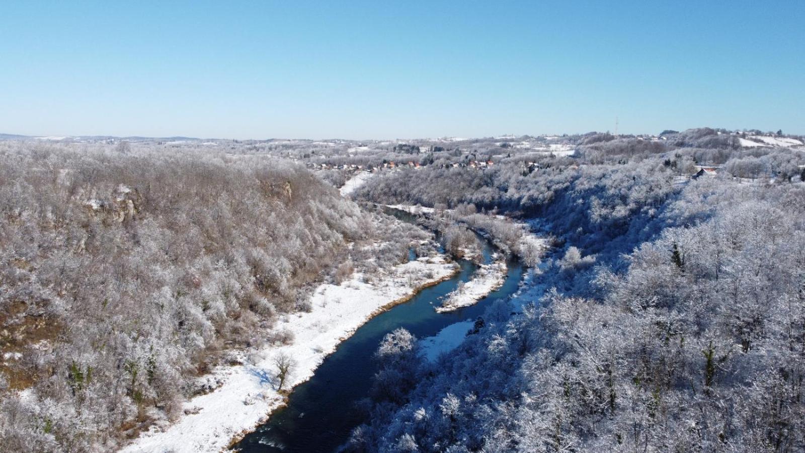Smaragd River Near Rastoke & Plitvice Lakes Слуни Екстериор снимка