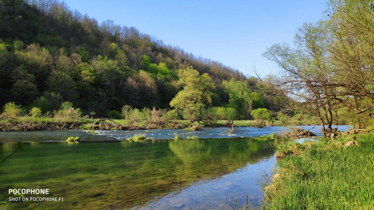 Smaragd River Near Rastoke & Plitvice Lakes Слуни Екстериор снимка